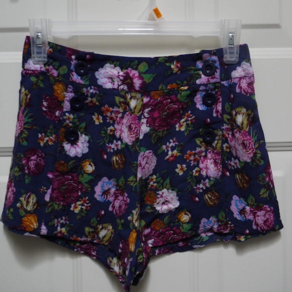 Button-up floral shorts - Picture 3 of 3
